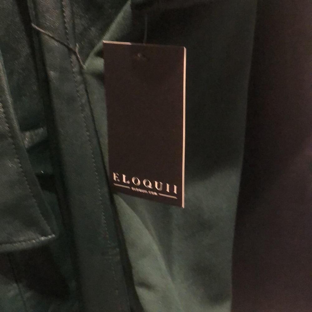 ELOQUII TOP FAUX LEATHER DARK GREEN SEXY V-NECK SHORT SLEEVE WITH MATCHING SASH - Picture 4 of 4